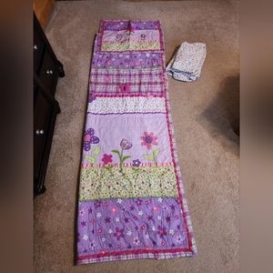Twin size quilt with sheets
